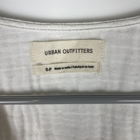 Urban outfitters crop blouse loose half sleeves vneck soft airy size Small - Picture 3 of 5